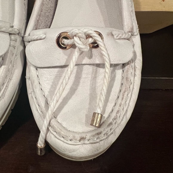 ALDO women leather white flat shoes/size M - Picture 2 of 9